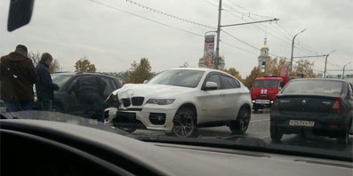 В Орле автомобиль Рено «Сандера» чуть не вылетел с моста