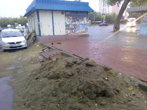 Орловцы жалуются на бесконечный ремонт остановки «Стадион Ленина» 
