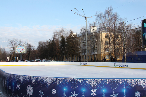 В Орле открыли каток на центральной площади
