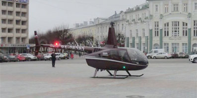 На площади Ленина в Орле приземлился вертолет